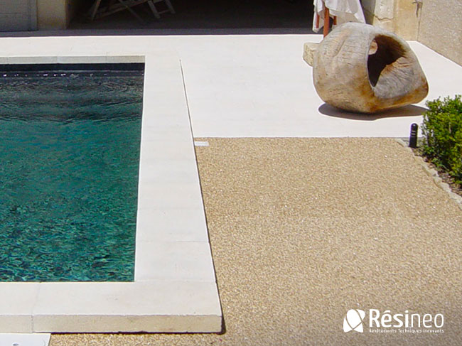 Quel est le meilleur revêtement de sol pour fabriquer une plage de piscine  ? - Guides Résineo