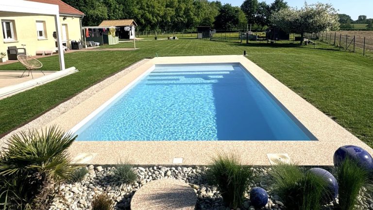 Les avantages d’une plage de piscine en moquette de pierre