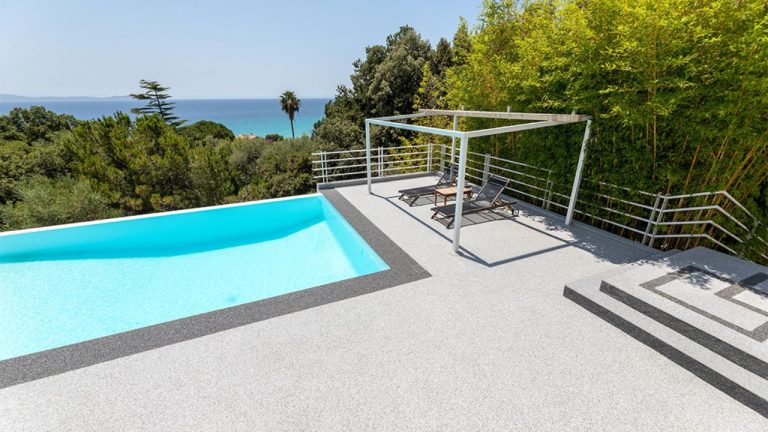 Sol en résine de marbre : une solution idéale pour l’aménagement d’un tour de piscine