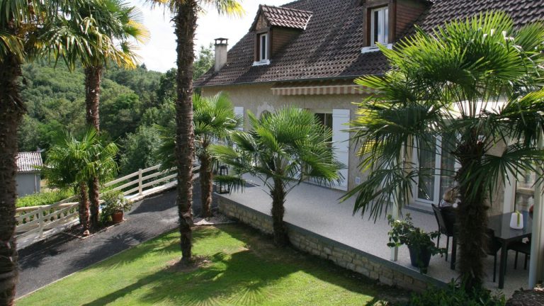Revêtement de sol en résine pour aménagement de terrasse extérieure