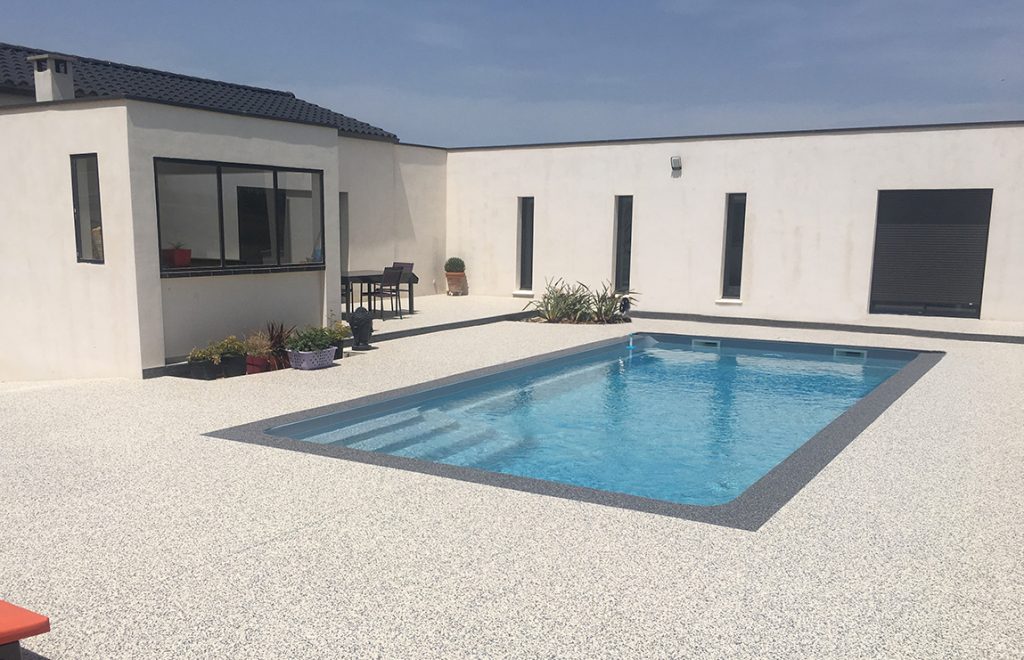 revetement plage de piscine