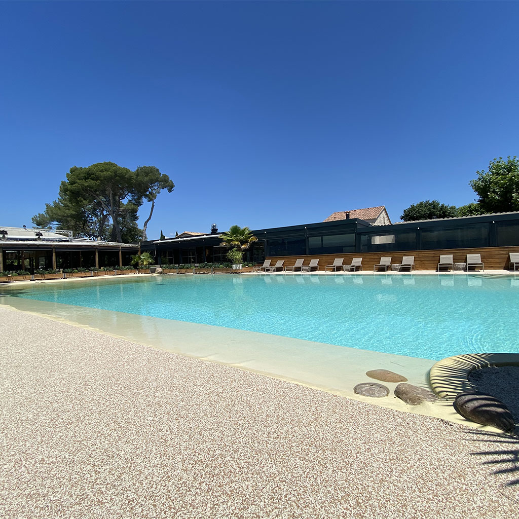 bord de piscine hotel revetement drainant