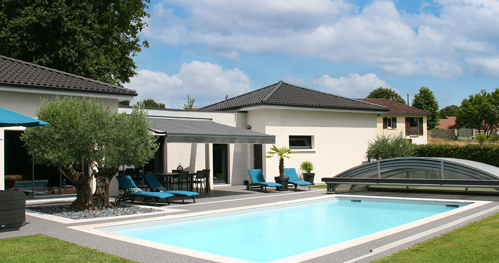 2 piscine et terrasse