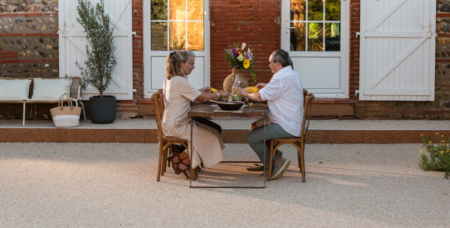 terrasse moquette de pierre resineo particulier 1440x730.jpg
