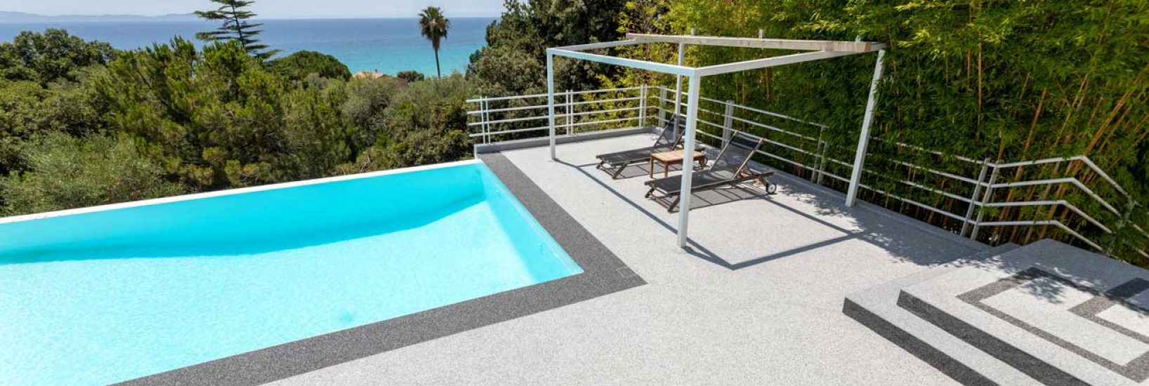 plage-de-piscine-moquette-de-pierre-corse-1.jpg